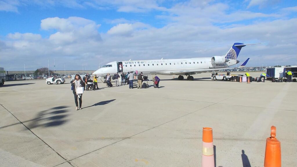 united airlines charleston mechanical issue